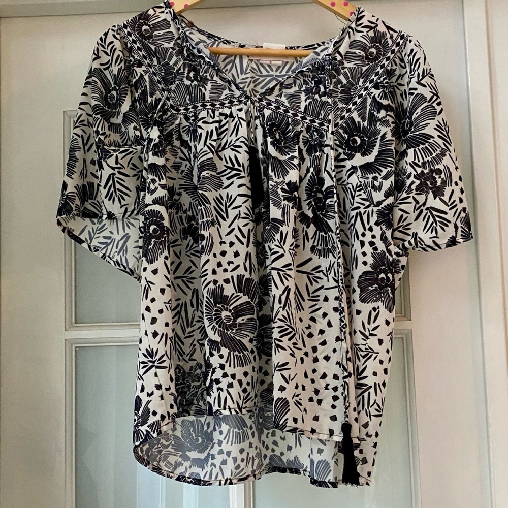 Flying Tomato Black and White Floral Women's Top, Size Small